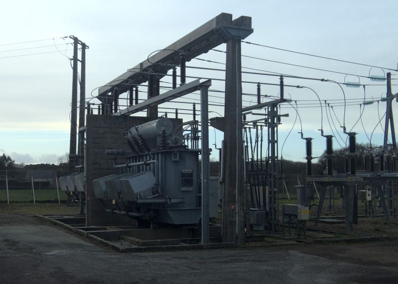 Transformator de putere cu racordurile de înaltă tensiune